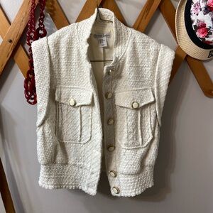 Crème sleeveless jacket